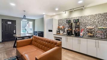 Tägliches inbegriffenes Frühstück zum Mitnehmen