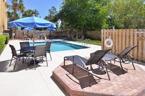 Outdoor pool, open 7:00 AM to 10:00 PM, pool umbrellas, sun loungers