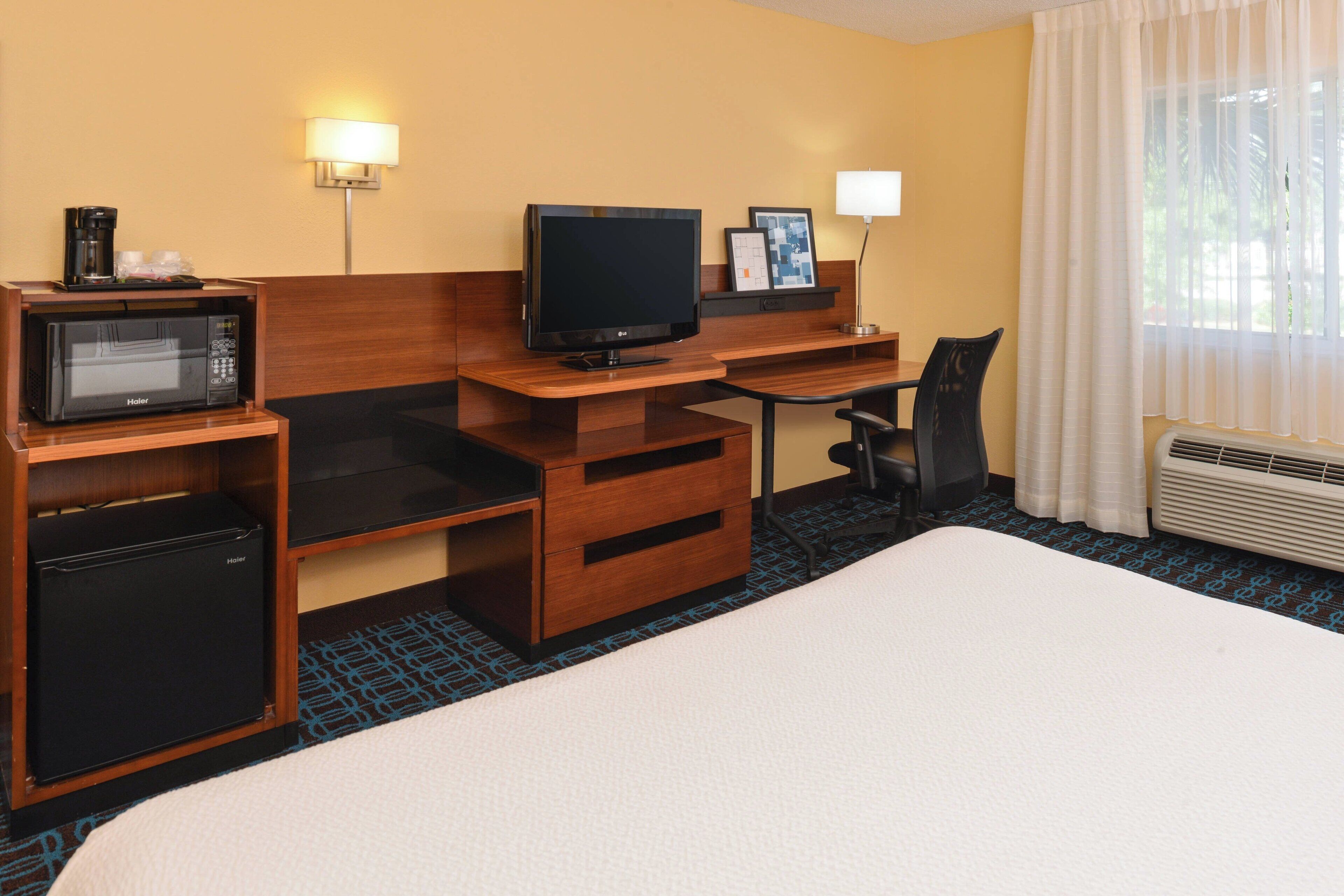 Quarto, 1 cama King | Roupas de cama premium, individualmente mobiliados, escrivaninha
