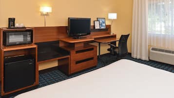 Quarto, 1 cama King | Roupas de cama premium, individualmente mobiliados, escrivaninha