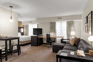 Premium bedding, desk, iron/ironing board, free cribs/infant beds - Residence Inn by Marriott Atlanta Norcross/Peachtree Corners (Peachtree Corners)