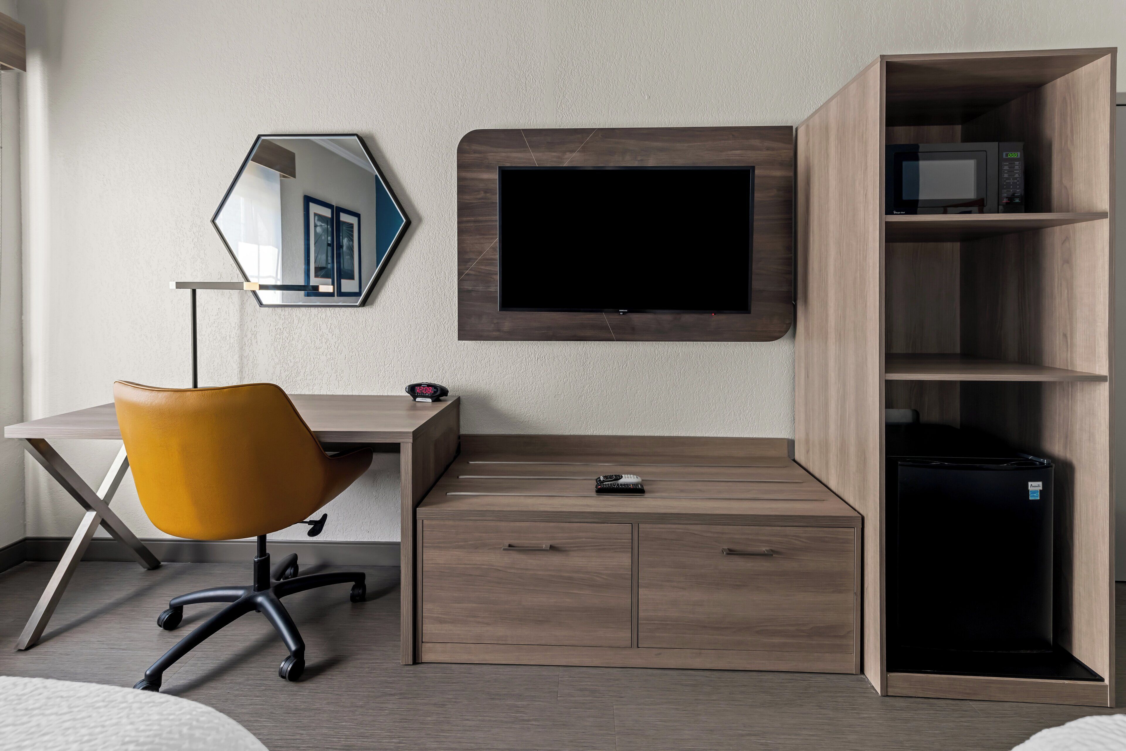 1 bedroom, down duvets, pillow-top beds, in-room safe