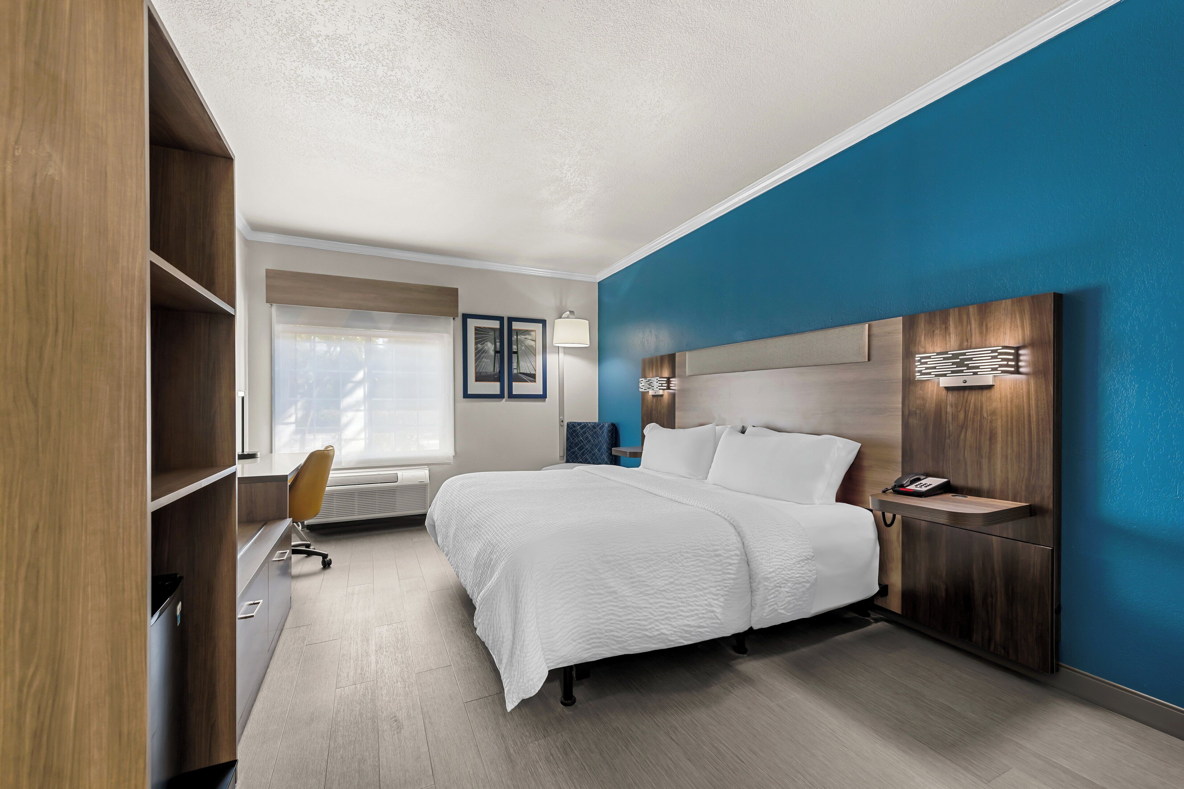 1 bedroom, down duvets, pillow-top beds, in-room safe