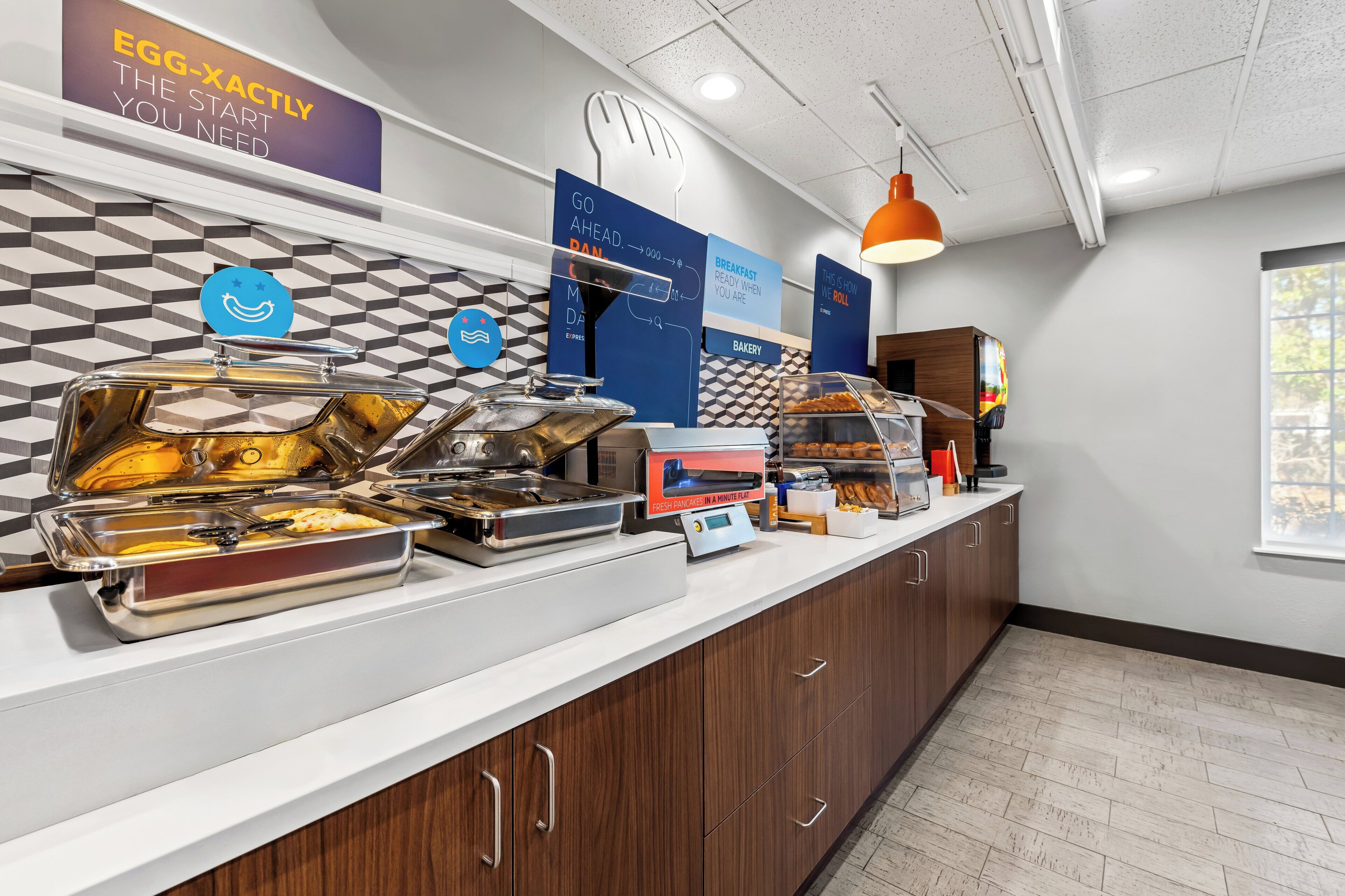 free daily continental breakfast