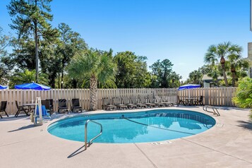Outdoor pool, pool loungers
