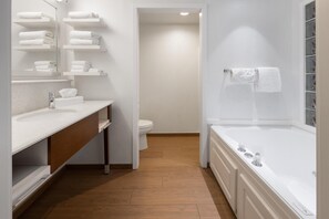 Deluxe Room, 1 Katil Raja (King), Non Smoking | Bilik Mandi | Gabungan pancuran/tab mandi, kelengkapan dandanan diri percuma 
