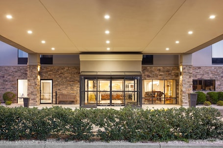 Exterior. Hampton Inn Frostburg