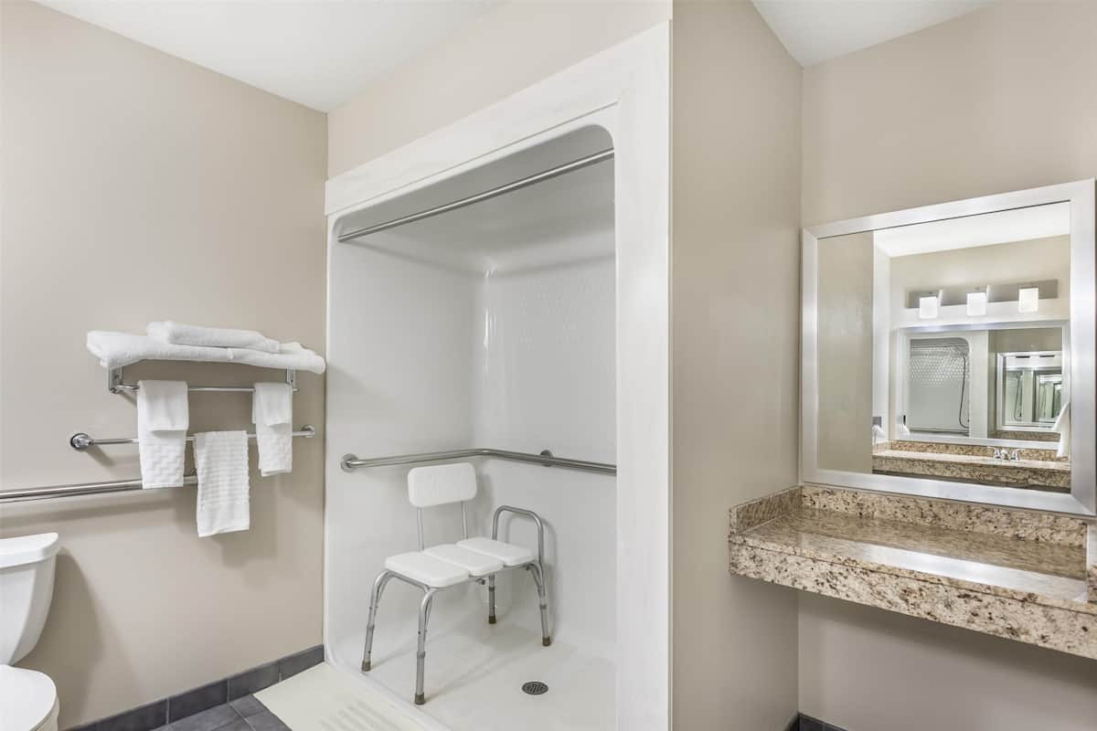 combined shower/bathtub, deep-soaking bathtub, free toiletries