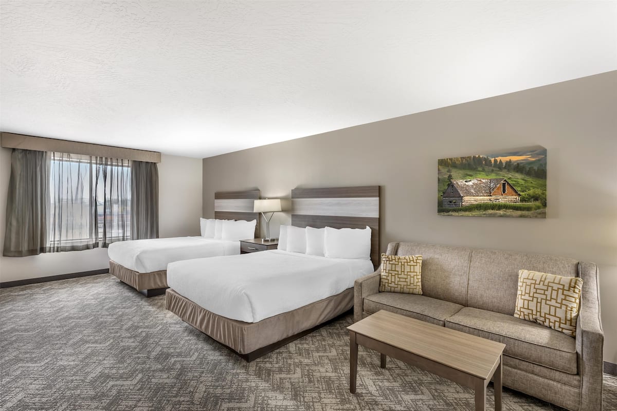 suite, multiple beds, non smoking (dining table;with sofabed) | 1 bedroom, laptop workspace, iron/ironing board, free cots/infant beds