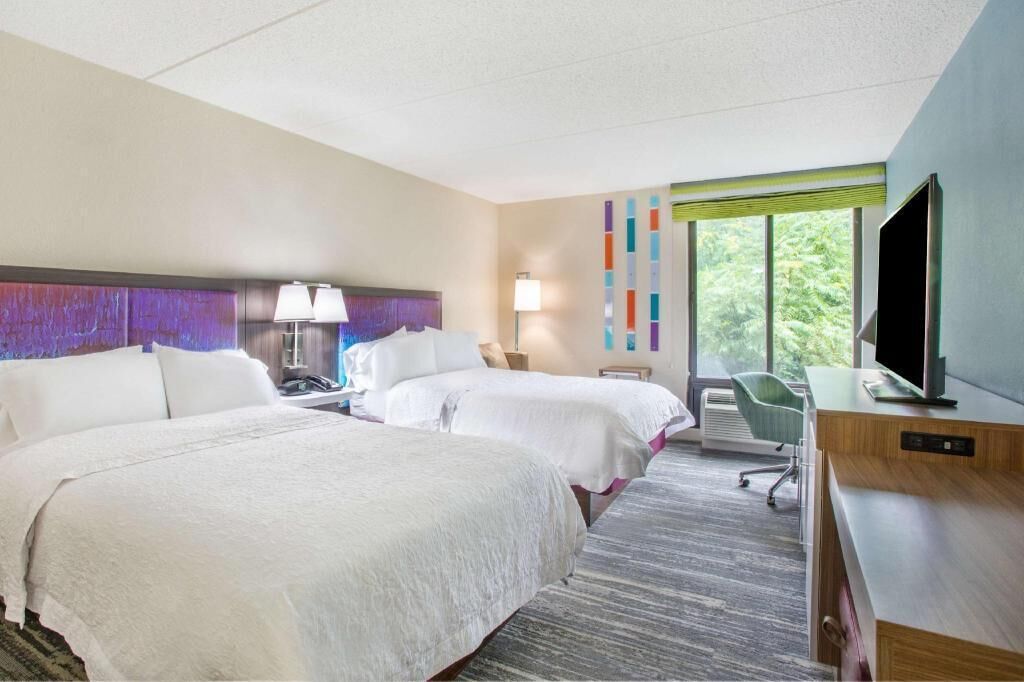 Premium bedding, in-room safe, desk, blackout drapes