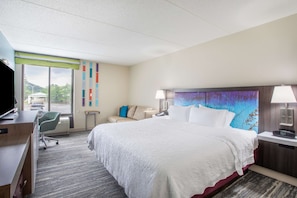 Premium bedding, in-room safe, desk, blackout drapes - Hampton Inn Fishkill (Fishkill)