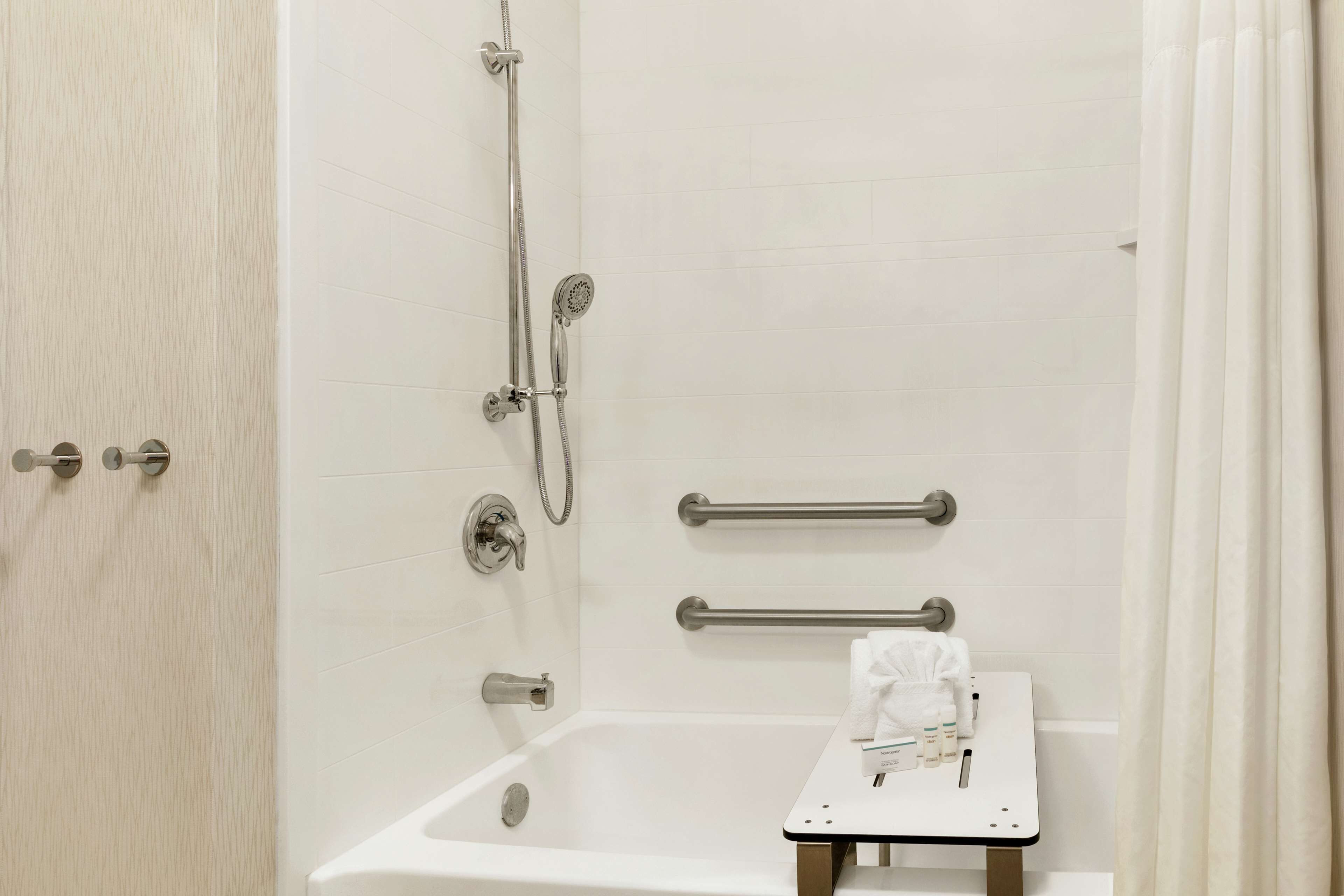 combined shower/bathtub, free toiletries, hair dryer, towels