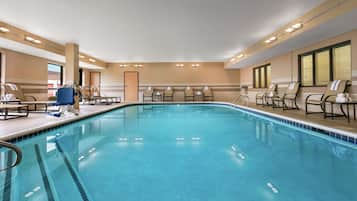 Indoor pool, sun loungers