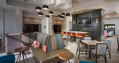 Hampton Inn & Suites Asheville Airport