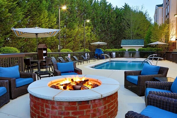 Outdoor pool - Hampton Inn & Suites Asheville Airport (Fletcher)