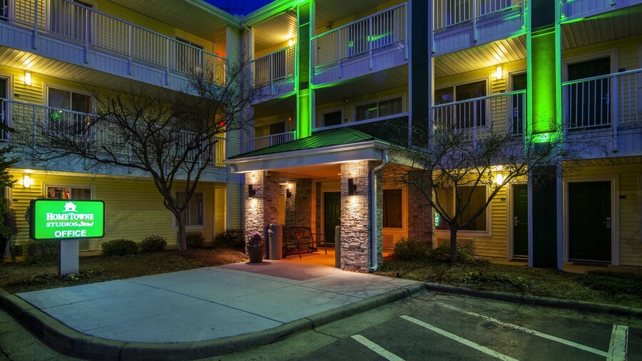 HomeTowne Studios by Red Roof Winston-Salem - University Pkwy