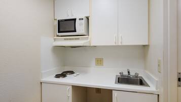 Standard Studio, 2 Double Beds, Non Smoking | Private kitchen