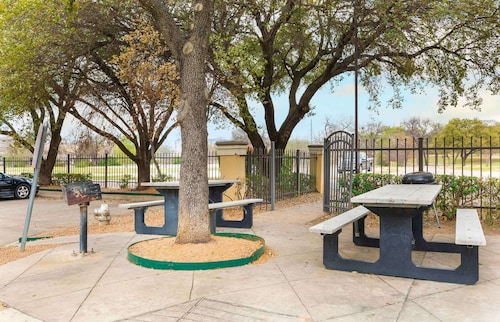 Extended Stay America Suites Fort Worth Medical Center