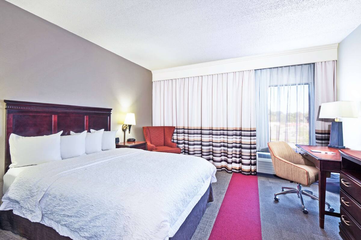 room, 1 queen bed, accessible, bathtub | in-room safe, iron/ironing board, free cots/infant beds, rollaway beds