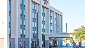 A modern hotel with a 'Welcome' sign and a 'Clearance 12'6' sign. - Hampton Inn Huntington/Barboursville (Barboursville)