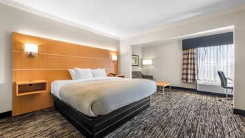 Business-suite - 1 kingsize-seng med sovesofa - ikke-ryger (2 Person Sofabed) | Skrivebord, strygejern/strygebræt, baby-/barnesenge (tillægsgebyr)