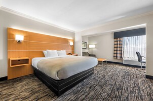 Suite Business, 1 cama de matrimonio grande con sofá cama, no fumadores (2 Person Sofabed) | Escritorio, tabla de planchar con plancha, cunas (de pago)