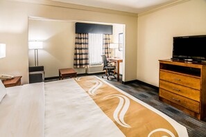 Business Suite, 1 King Bed with Sofa bed, Non Smoking (2 Person Sofabed) | Desk, iron/ironing board, cribs/infant beds, rollaway beds