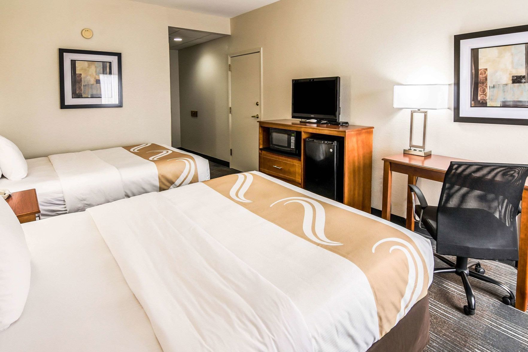 مكتب ومكواة/لوح كي وأسرّة أطفال/رضّع وأسرّة قابلة للطي