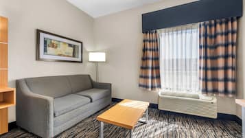 Schreibtisch, Bügeleisen/Bügelbrett, Babybetten, Zustellbetten