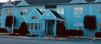 Holiday Lodge