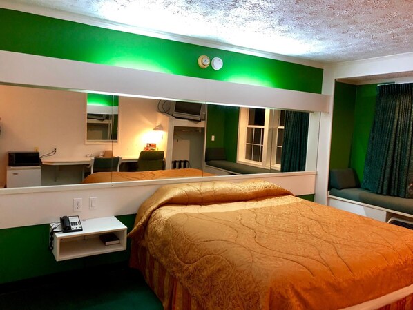 Bureau, chambres insonorisées, fer et planche à repasser, Wi-Fi gratuit