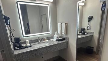 Chuveiro/banheira combinados, produtos de toalete grátis