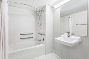 Room, 1 King Bed, Accessible, Non Smoking | Bathroom | Combined shower/tub, free toiletries, hair dryer, towels