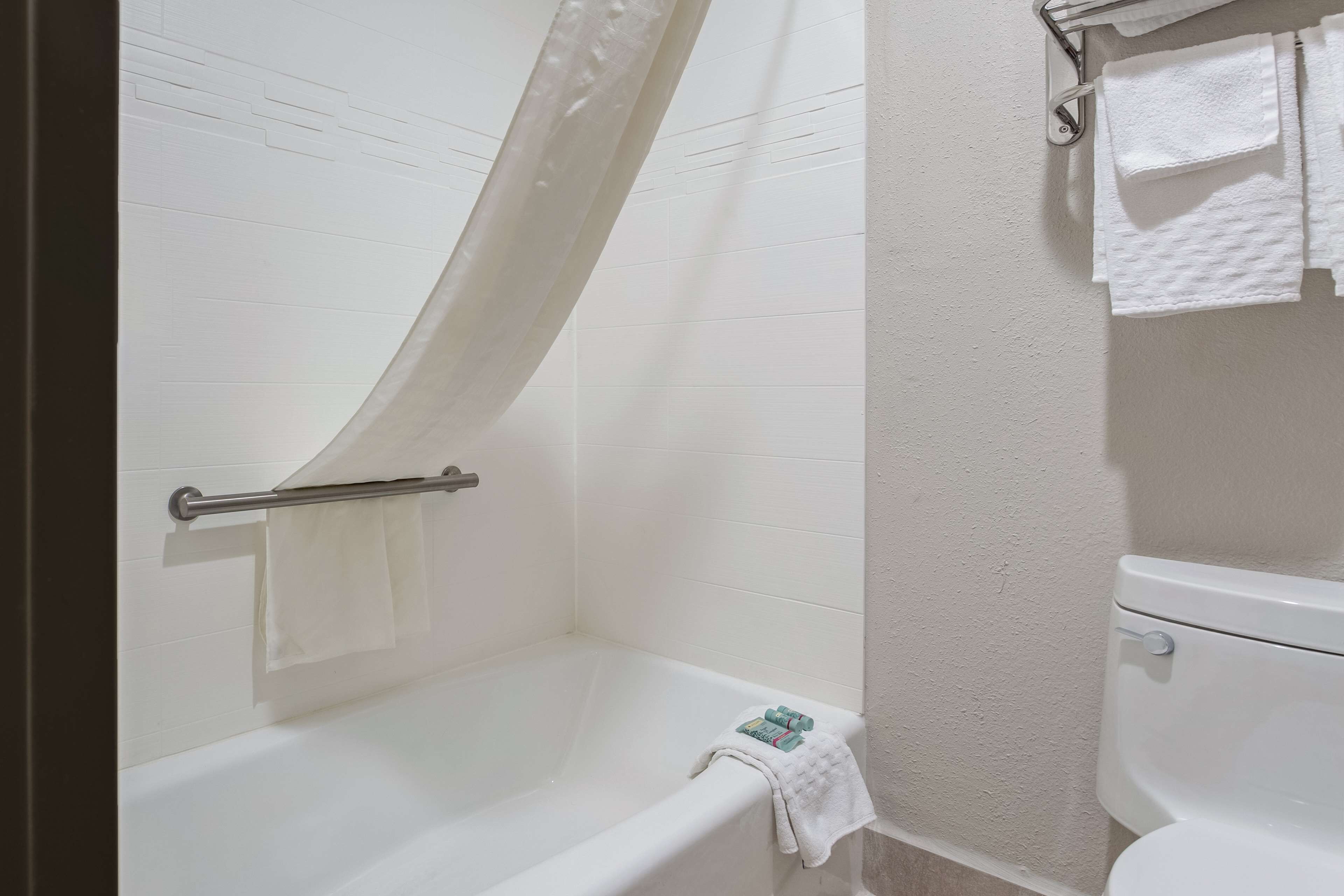 standard room, 2 double beds, non smoking | bathroom | free toiletries, hair dryer, towels, soap