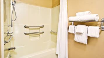 Combined shower/tub, hair dryer, towels