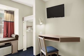 Standard Room, 1 Queen Bed, Non Smoking