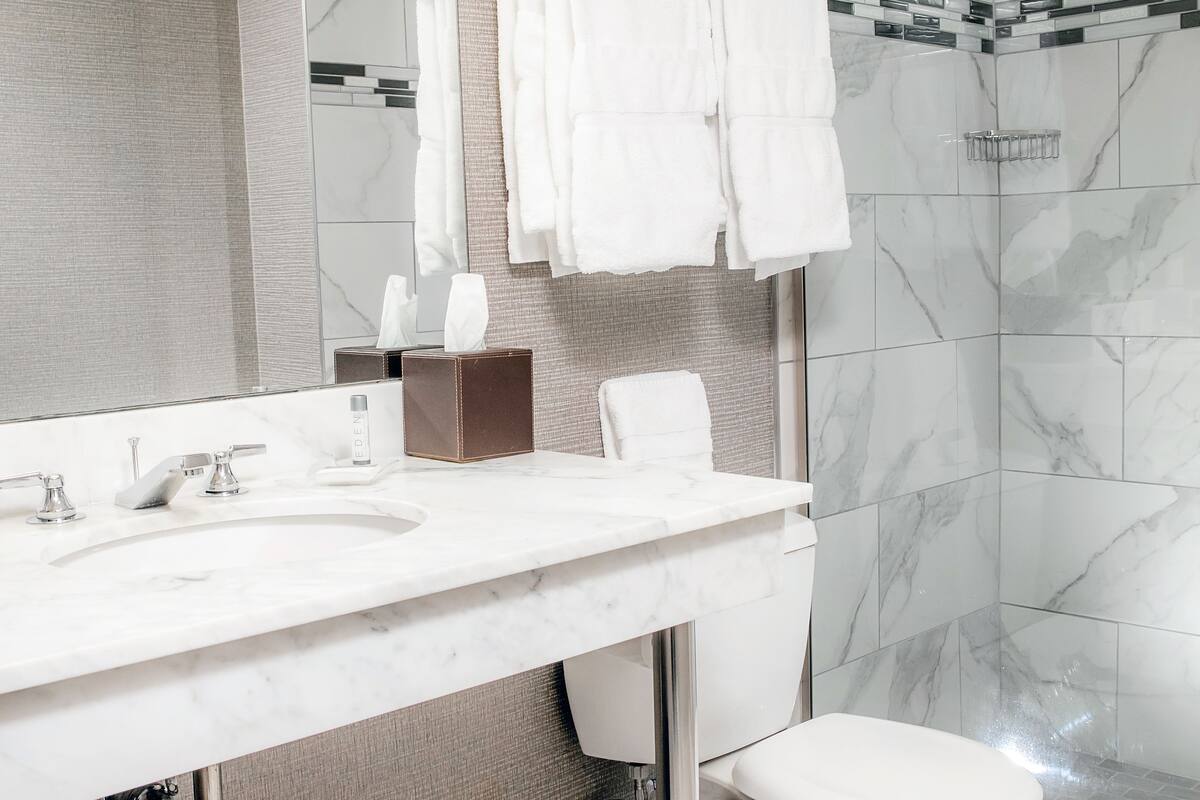 free toiletries, towels