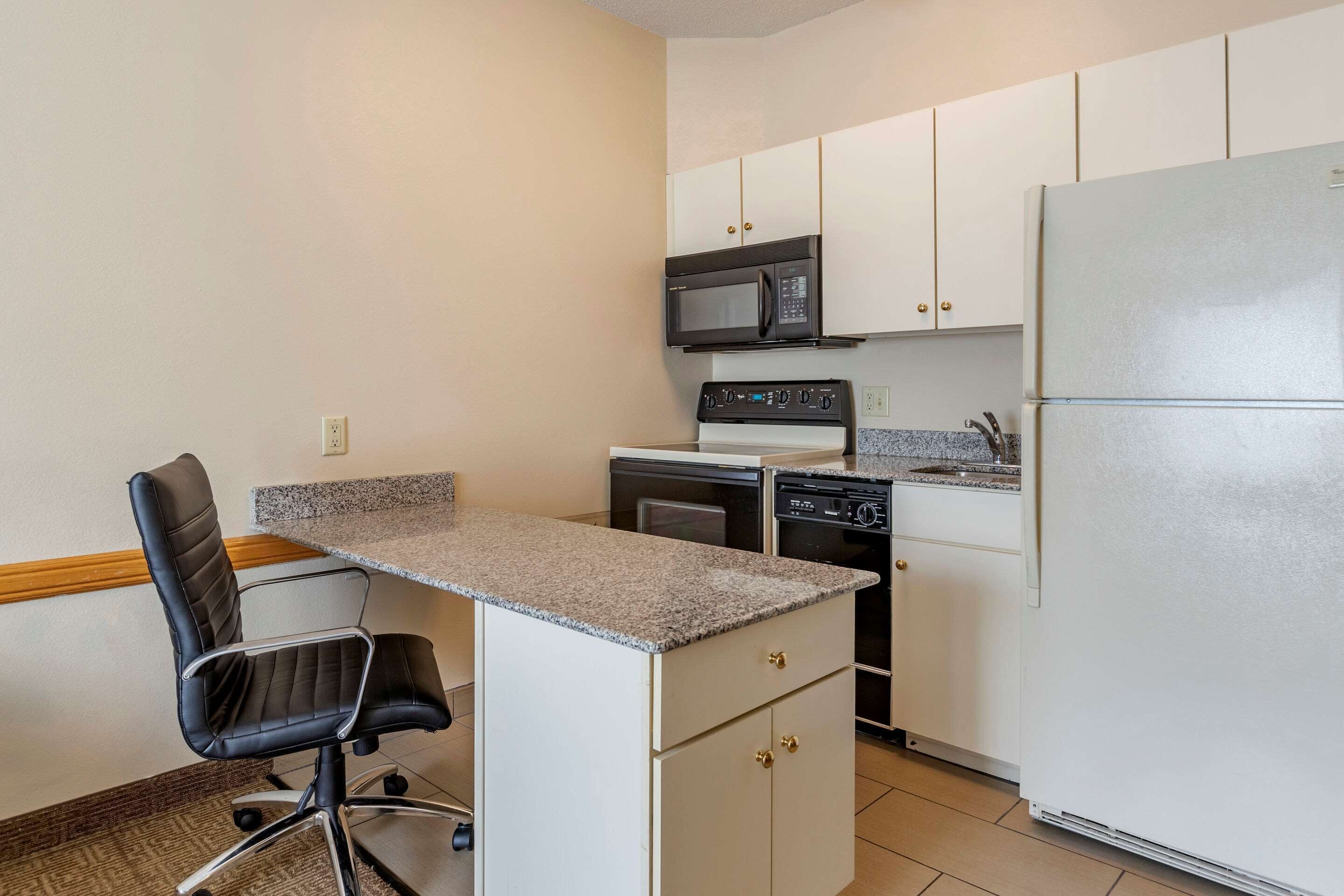 fridge, microwave, coffee/tea maker