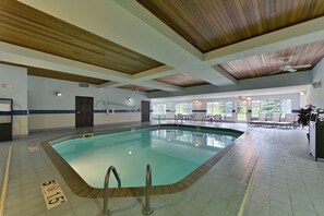 Una piscina cubierta