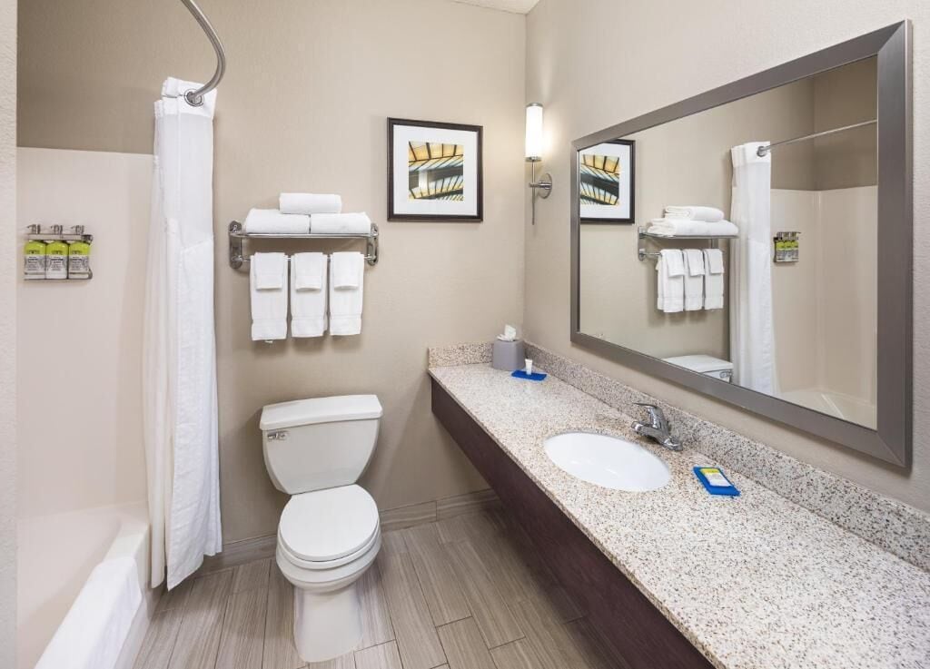 standard room, 2 queen beds | bathroom | combined shower/bathtub, free toiletries, hair dryer, towels