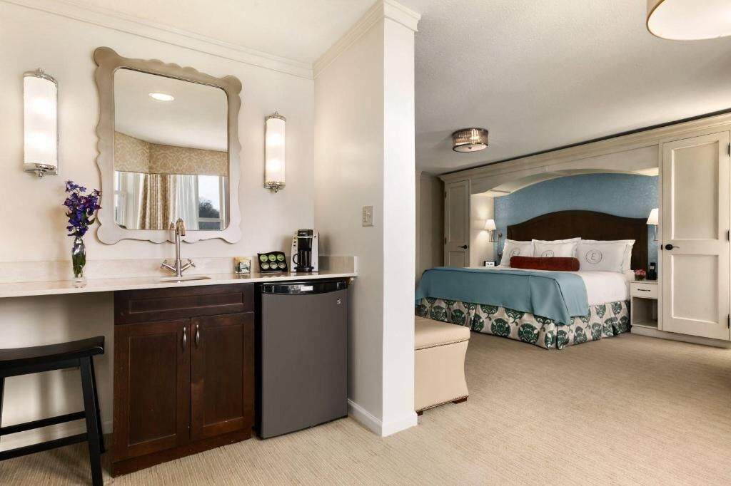 Allergikerbettwaren, Daunenbettdecken, Zimmersafe, Schreibtisch