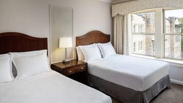 Habitación, 2 camas Queen size | Ropa de cama hipoalergénica y edredón