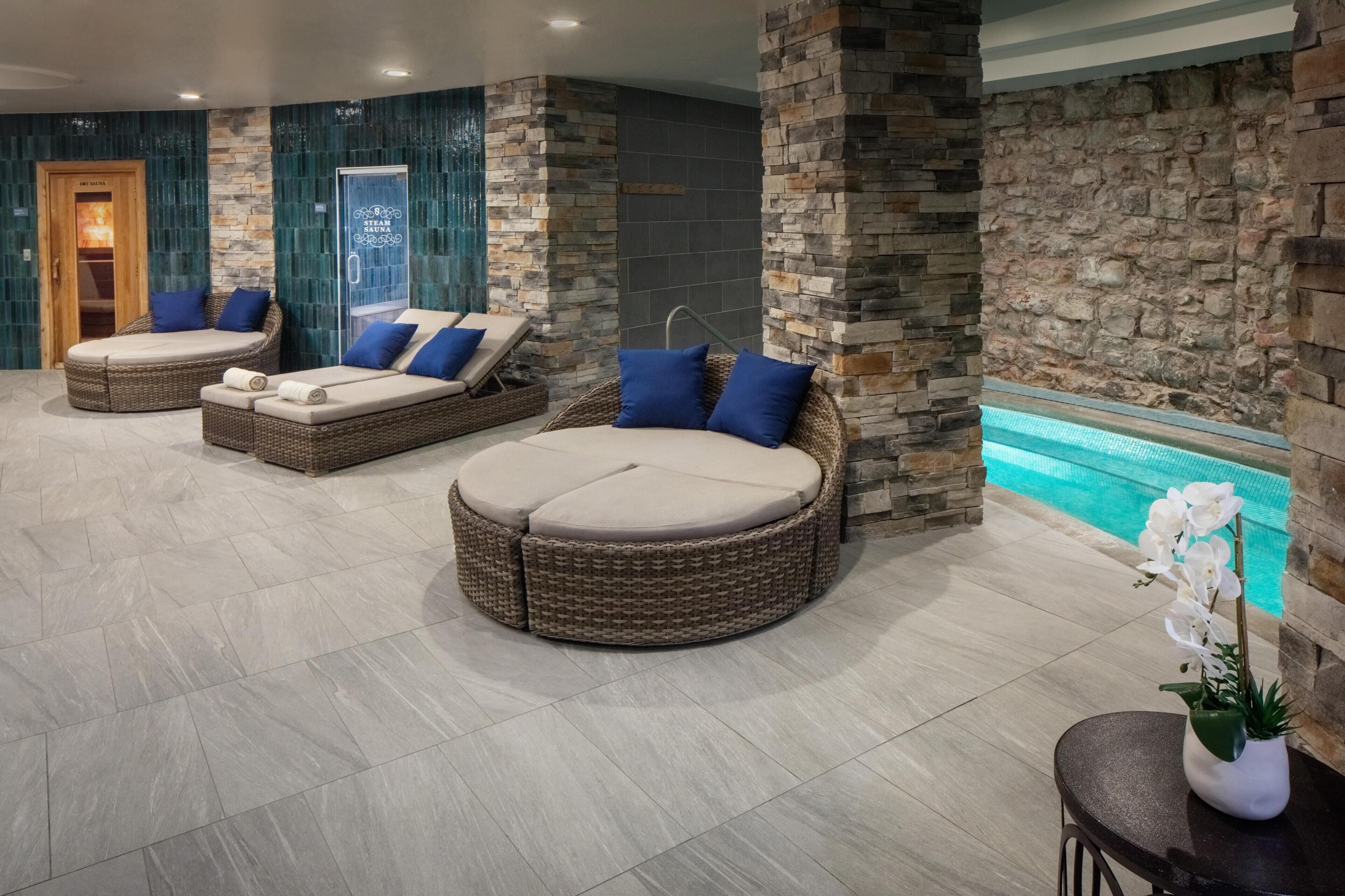 Couples treatment rooms, hot tub, body treatments, hydrotherapy