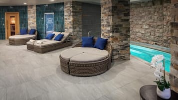 Couples treatment rooms, hot tub, body treatments, hydrotherapy