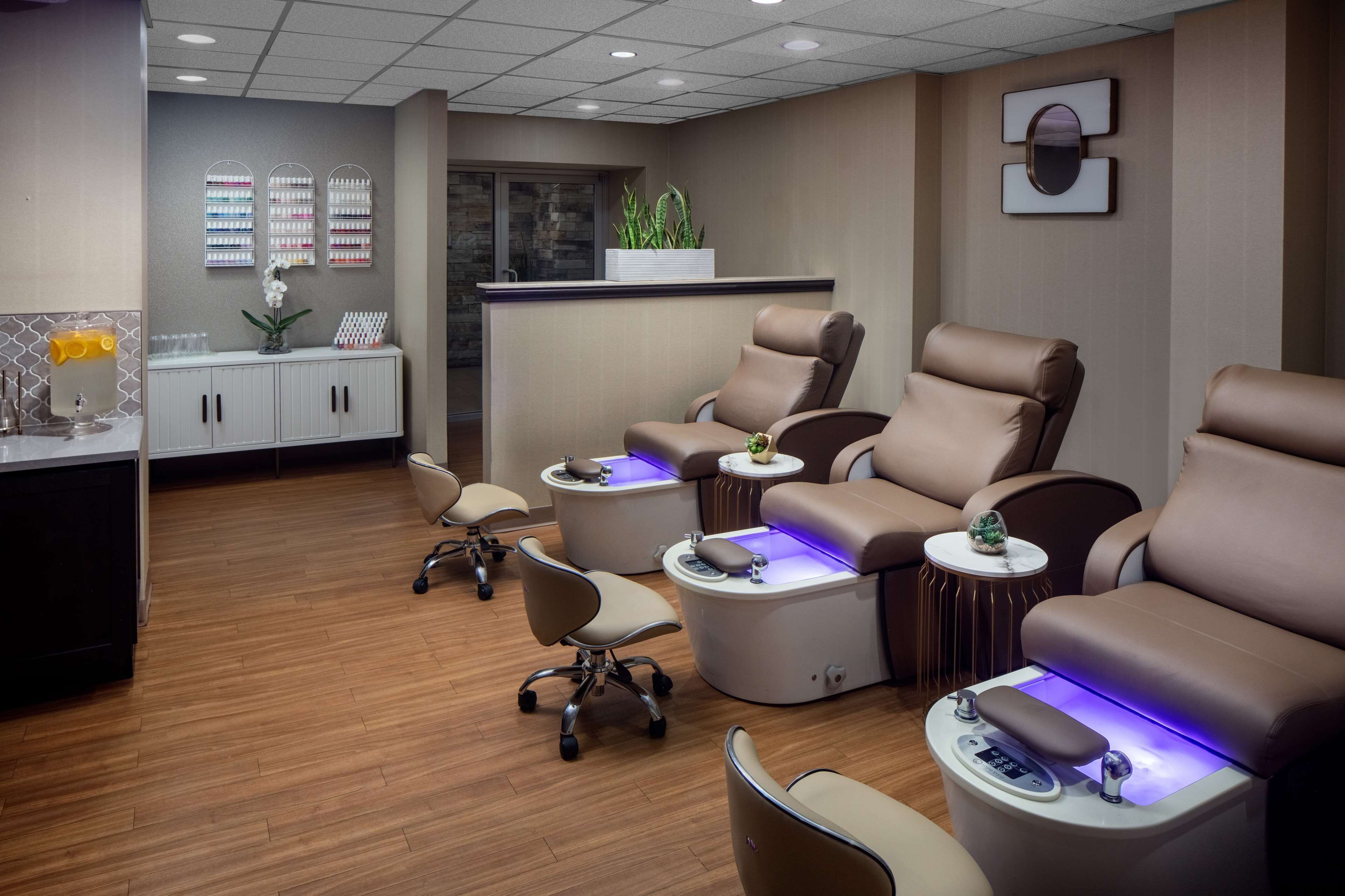 couples treatment room(s), hot tub, body treatments, hydrotherapy