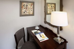 Hypo-allergenic bedding, down duvets, in-room safe, desk