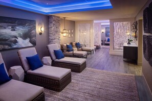 Couples treatment rooms, hot tub, body treatments, hydrotherapy