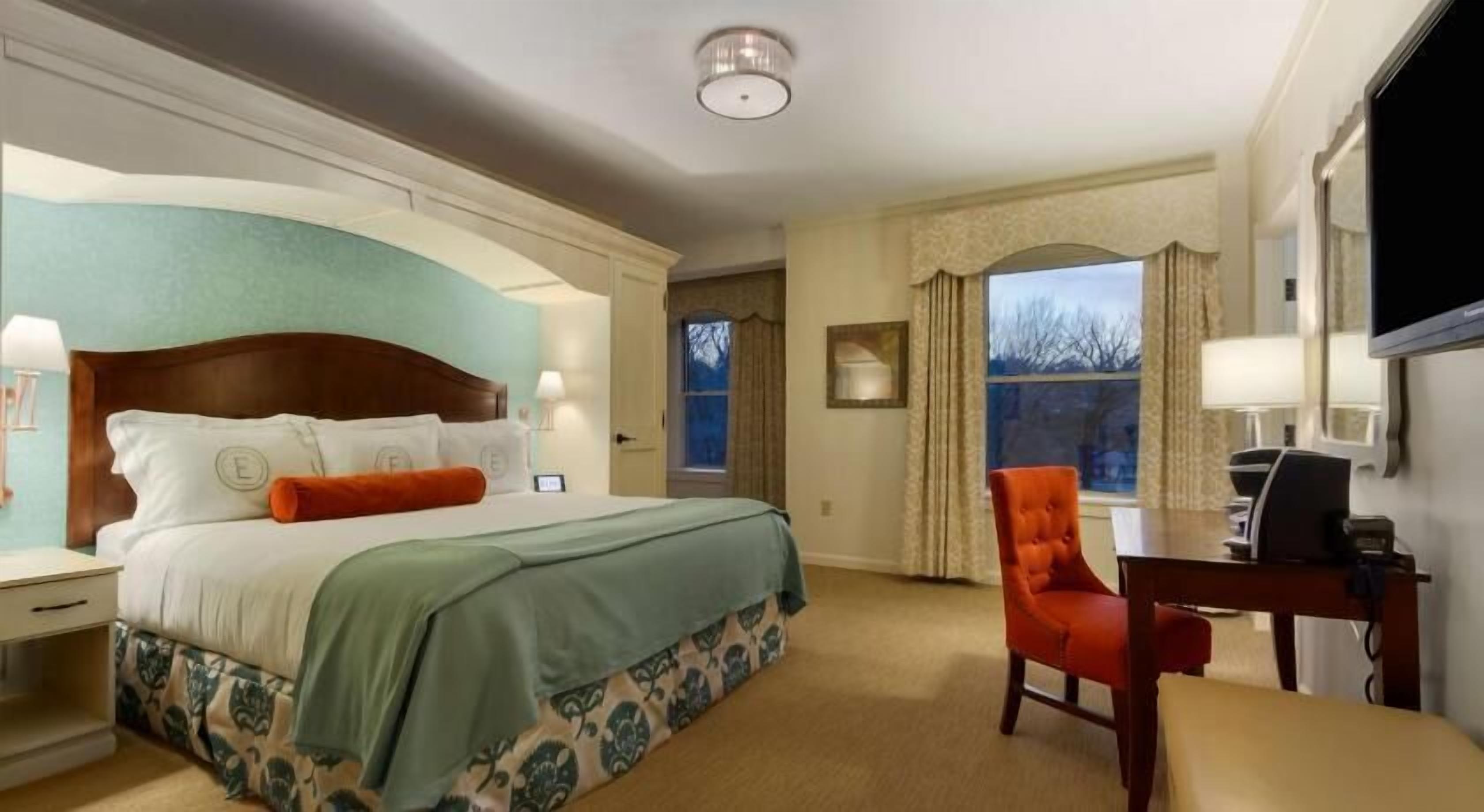 Allergikerbettwaren, Daunenbettdecken, Zimmersafe, Schreibtisch