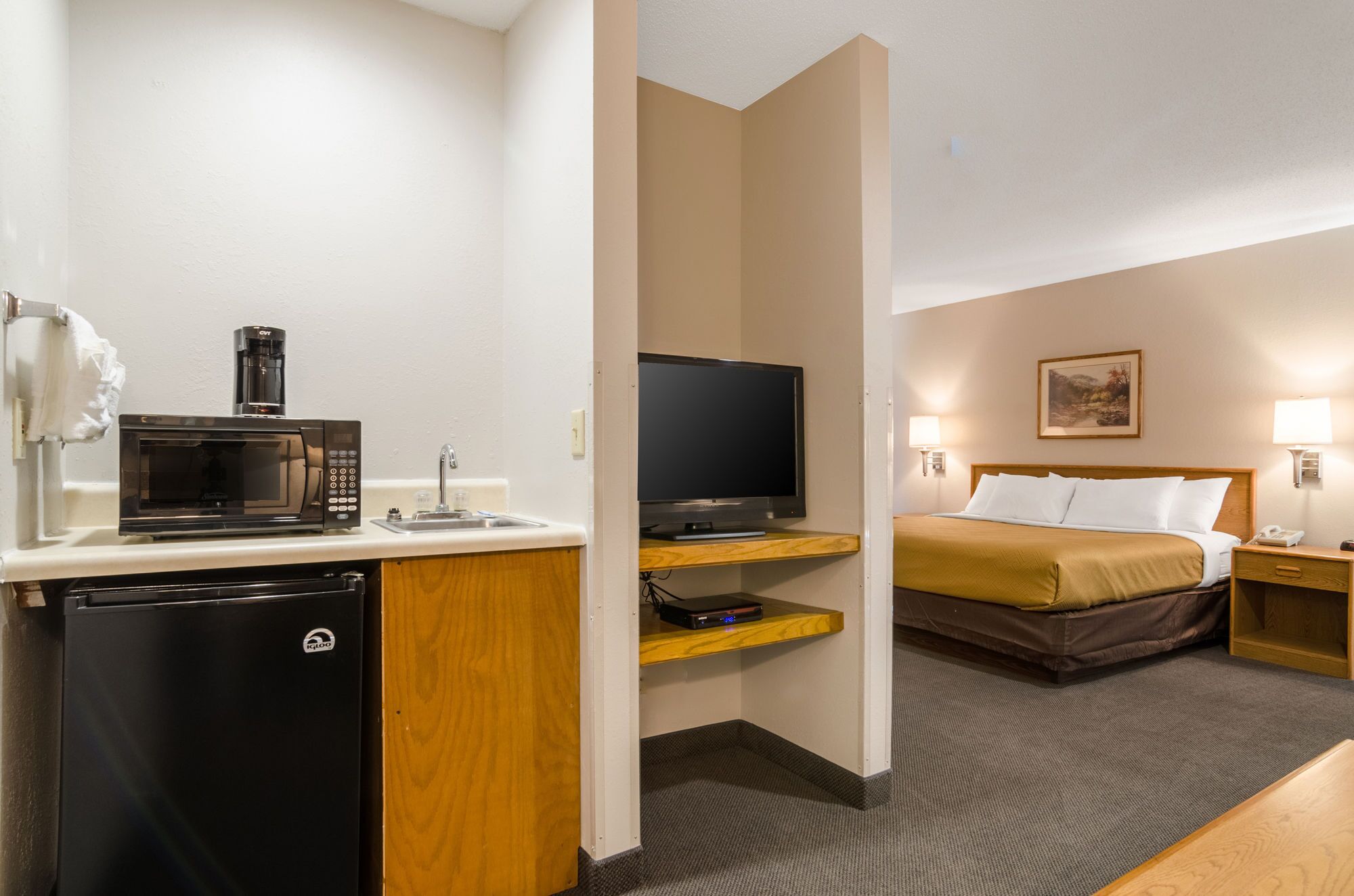 熨斗/熨衣板、免費無線上網、床單、鬧鐘