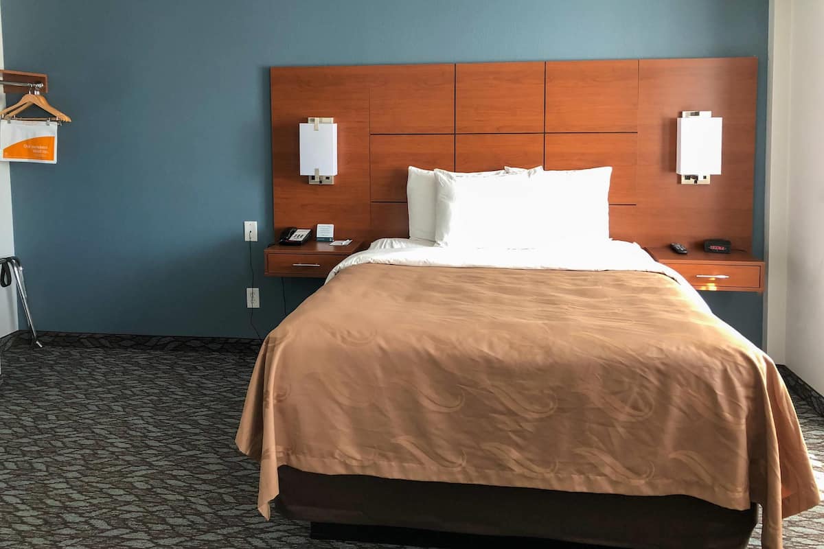Suite, 1 Queen Bed, Non Smoking